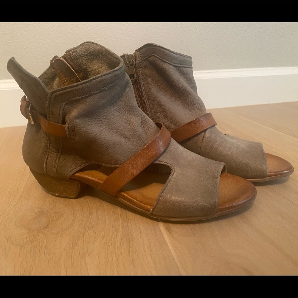 Miz Mooz Finney Sage Sandals